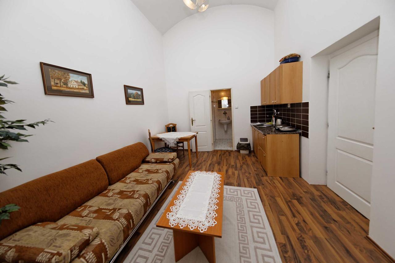 Apartments U Cisare Прага Экстерьер фото