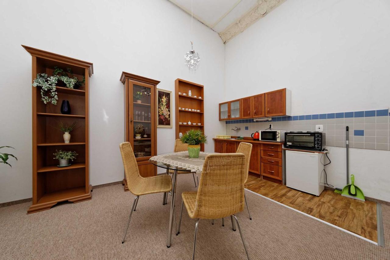 Apartments U Cisare Прага Экстерьер фото